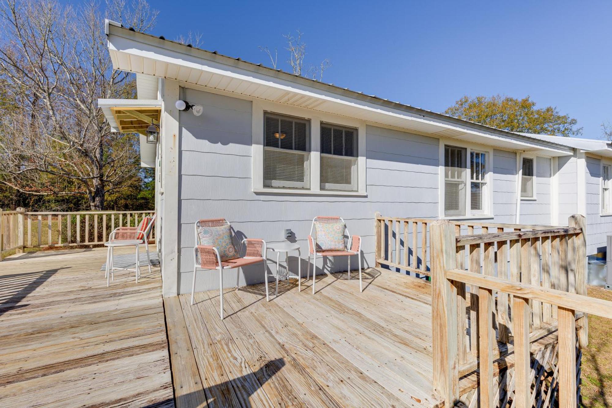 Quiet Grove Hill Cottage With Wraparound Deck! Exterior foto